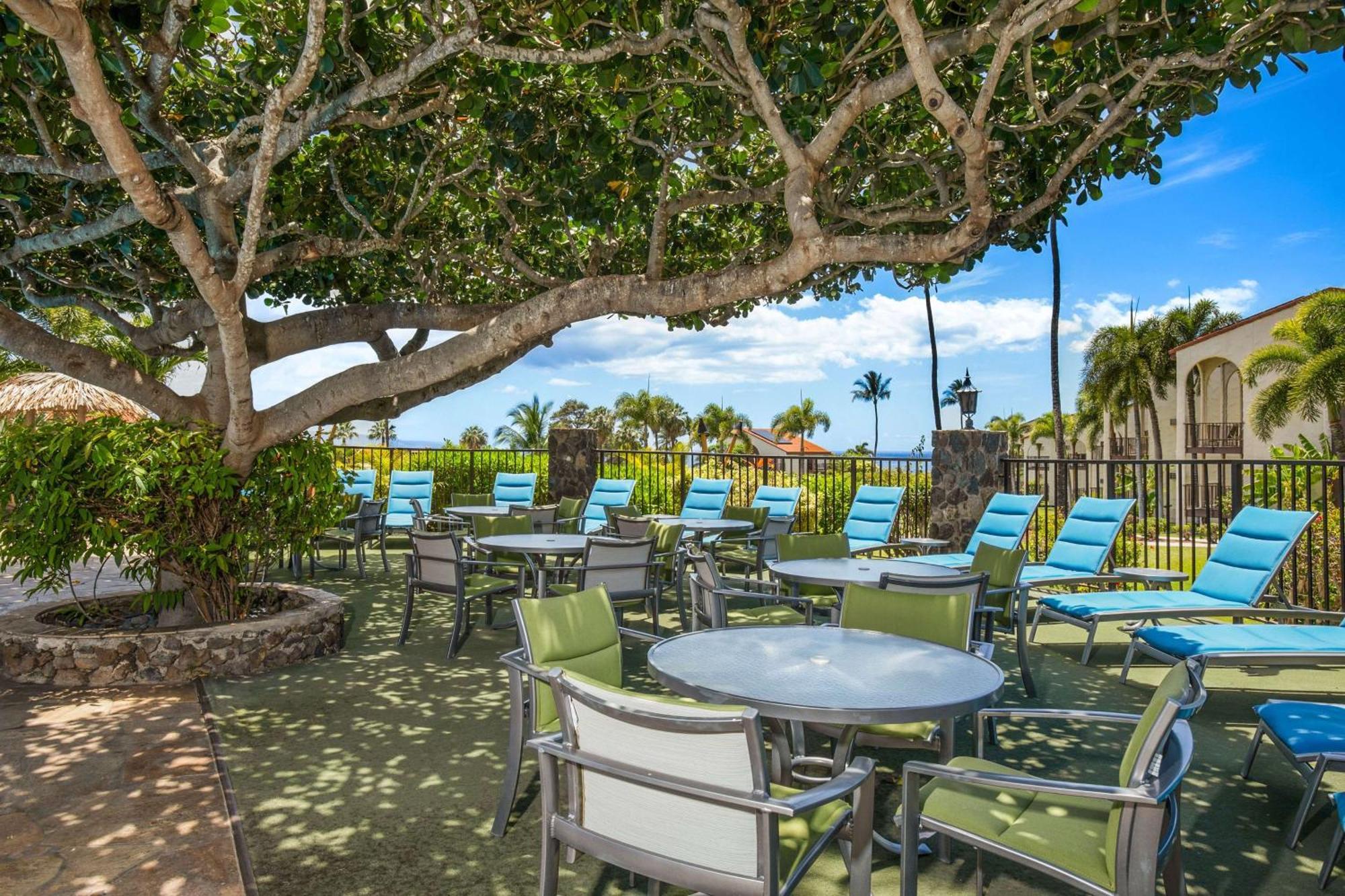 Aston Maui Hill Aparthotel Уайлеа Екстериор снимка