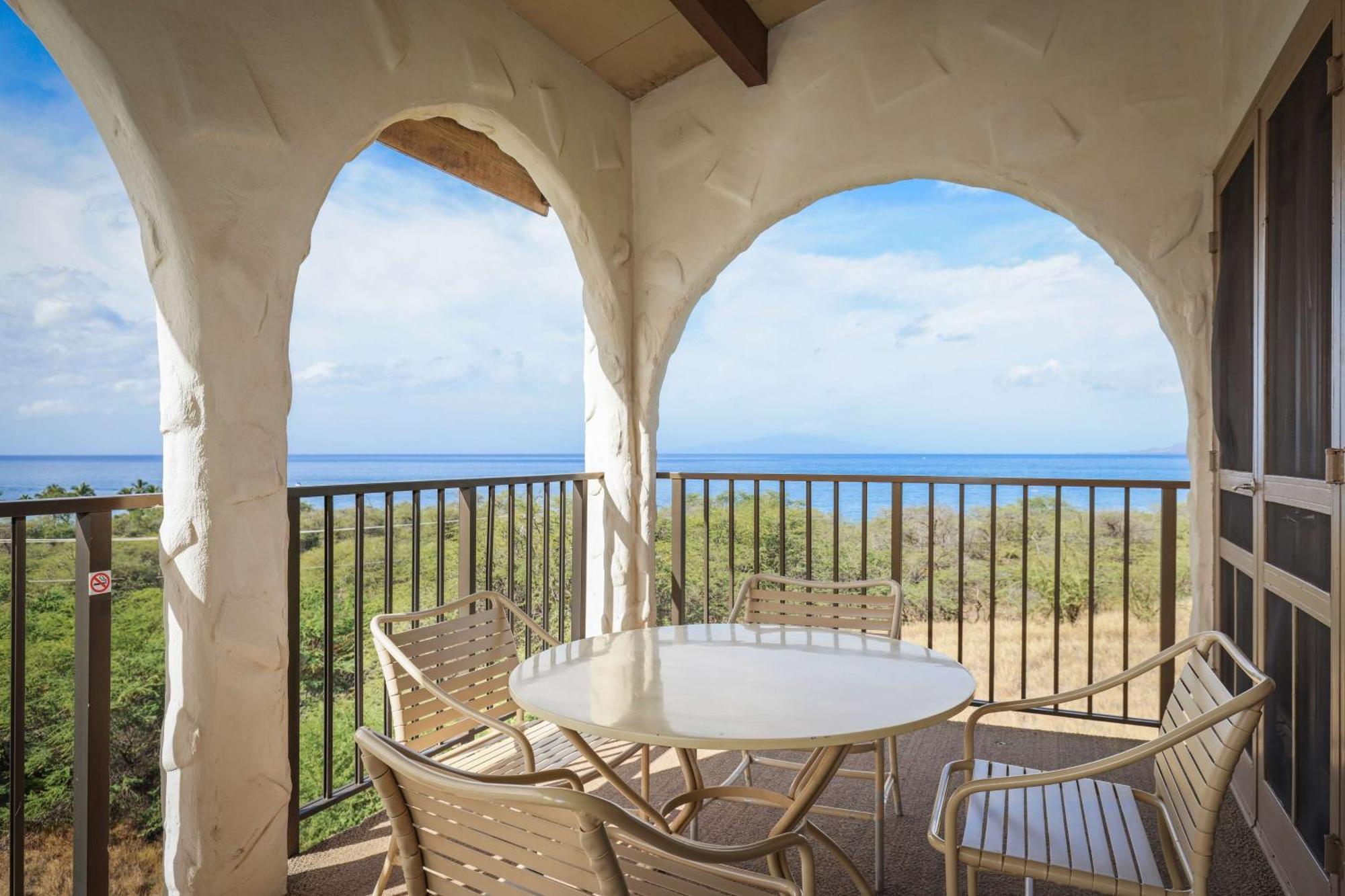 Aston Maui Hill Aparthotel Уайлеа Екстериор снимка