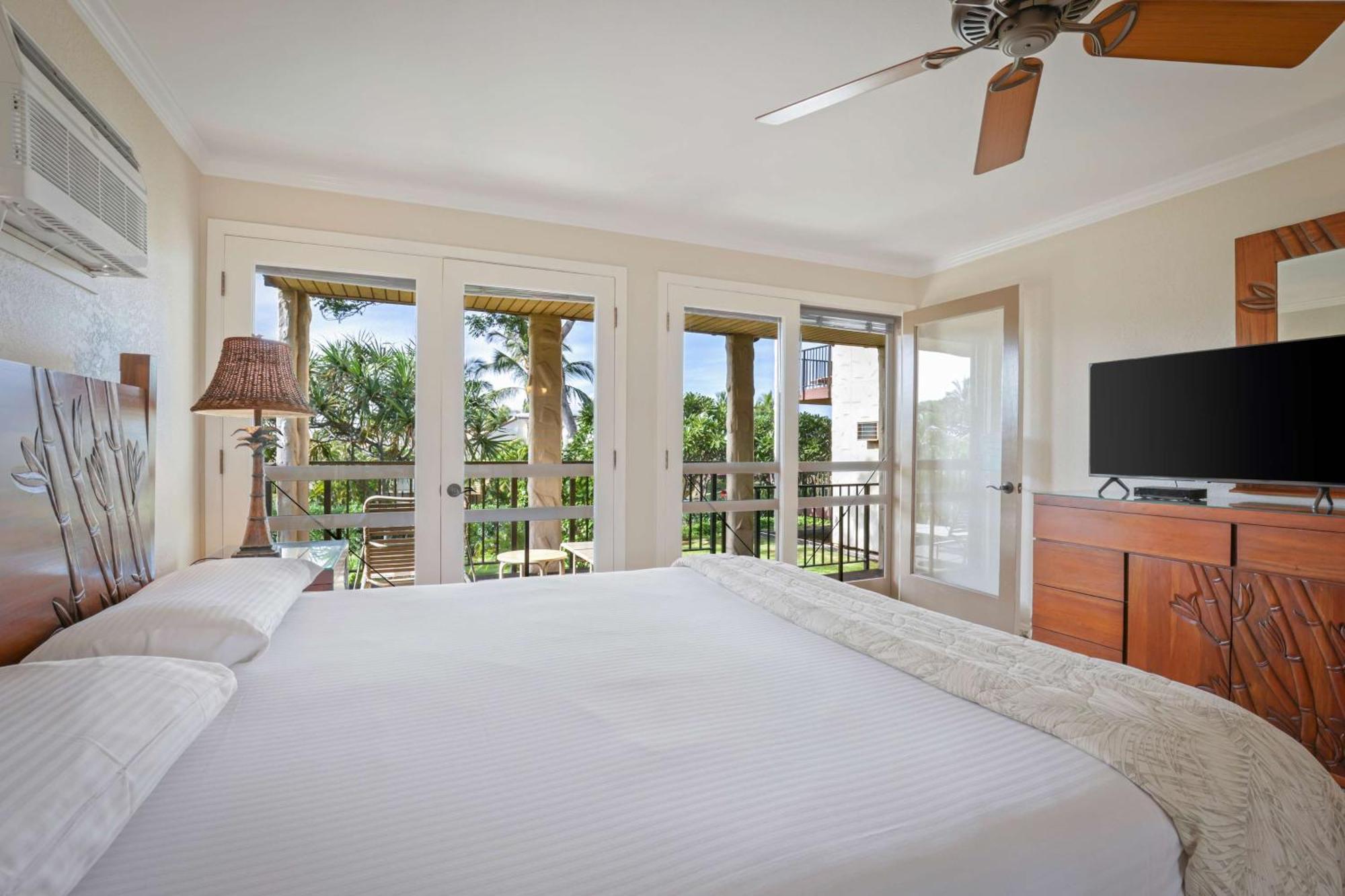 Aston Maui Hill Aparthotel Уайлеа Екстериор снимка